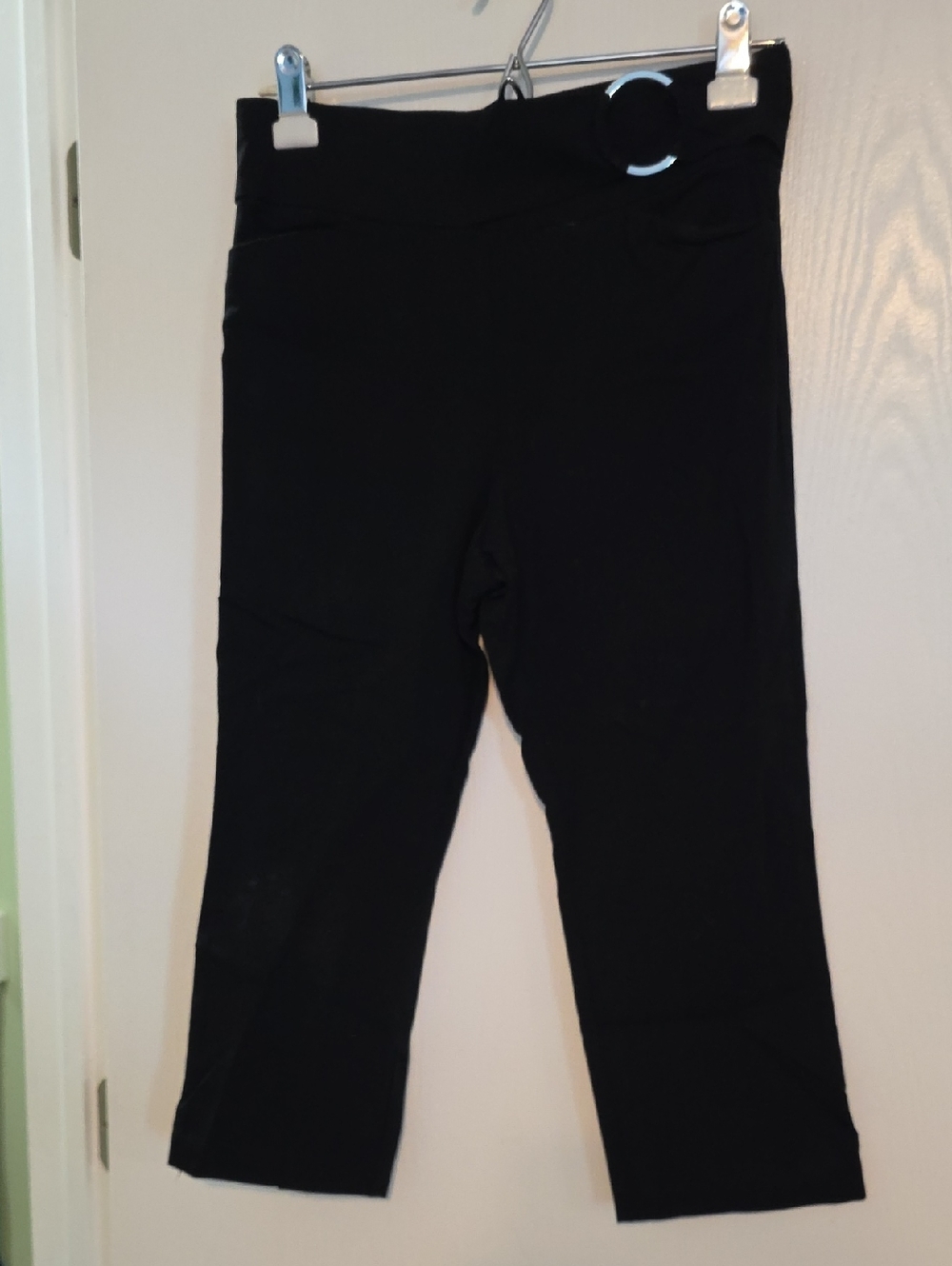 Womens Black Stretch Capri Pants with Decorative Ring